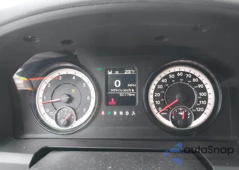 2018 Ram 1500 Express 4X4 6'4 Box из США, поврежденный, VIN 1C6RR7FG4JS124490